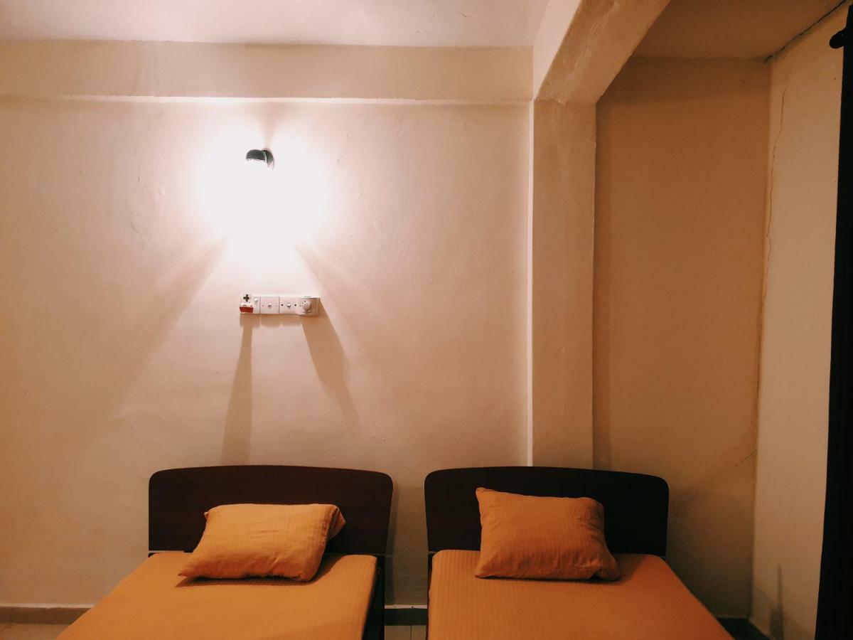 Oasis Skybeach Hostel - Negombo Extérieur photo