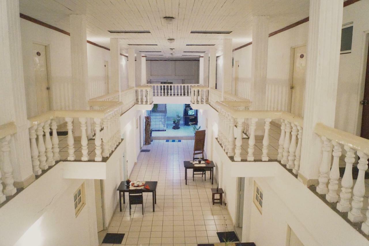 Oasis Skybeach Hostel - Negombo Extérieur photo